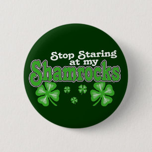 Att stirra på Shamrocks knäppas Knapp