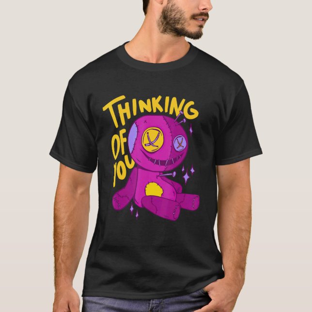 Att tänka på dig Pastel Goth Creepy Voodoo Doll Ae T Shirt (Framsida)