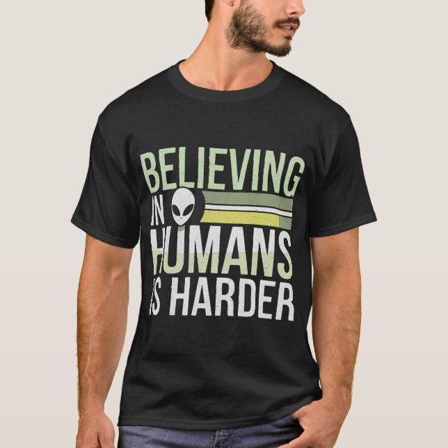 Att tro på människor är svårare t shirt (Framsida)