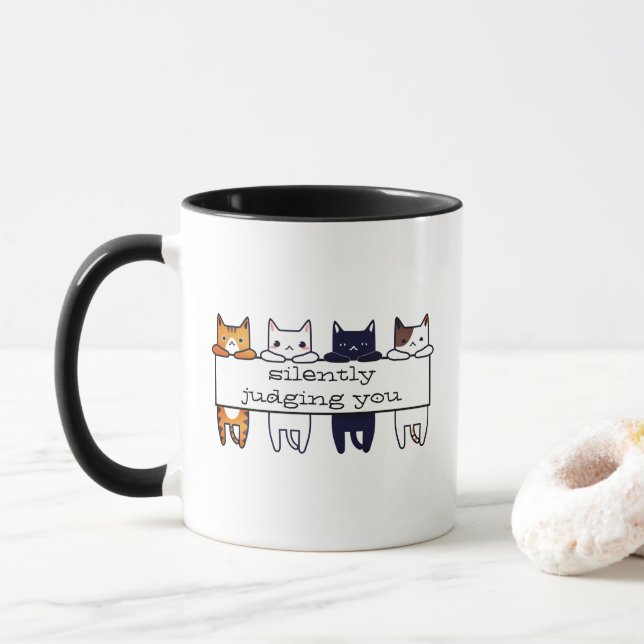 "Att tyst döma dig" hänger kawaiikatter Mugg (Med munk)