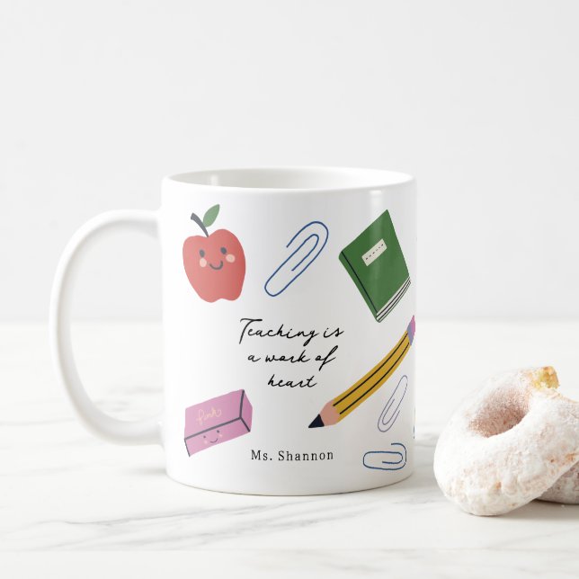 Att undervisa är ett hjärtearbete kaffemugg (Med munk)