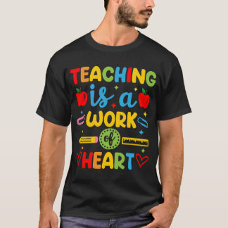 Att undervisa är ett hjärtearbete lärarepresent t shirt
