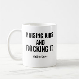 Att Uppfostra Barn Och Göra Det Med Stil Anpassat  Kaffemugg