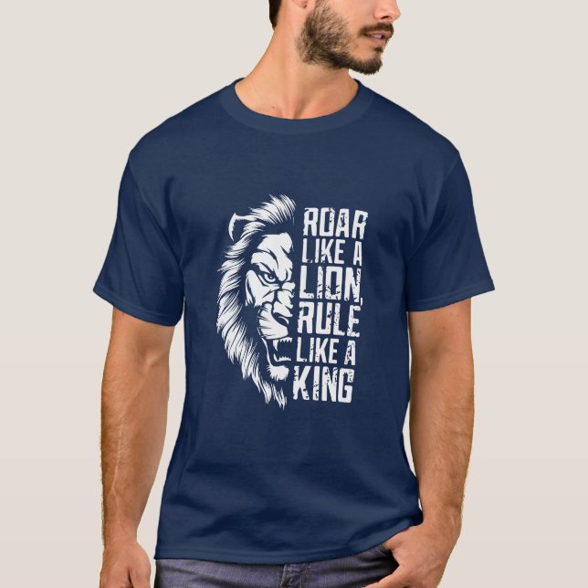 Att utnyttja styrkan hos Lejona T Shirt (Framsida)