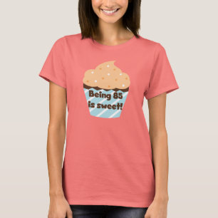 Att vara 85 är sötsaker, T-shirts och gåvor från f
