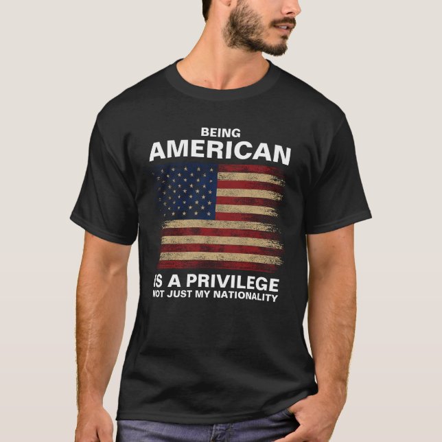 Att vara amerikan är en privilegium (personalize) t shirt (Framsida)