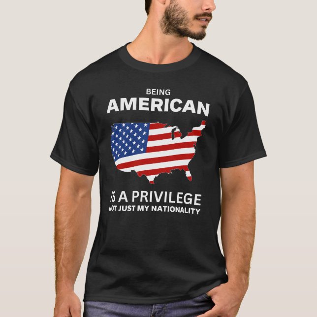 Att vara amerikan är en privilegium t shirt (Framsida)