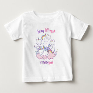 Att vara annorlunda är meowgiskt Roligt enhörnings T Shirt