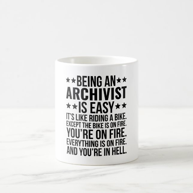 Att vara arkivist är enkelt.. kaffemugg (Center)