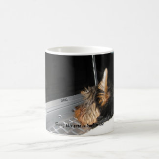 Att vara detta gulligt är hårt arbete! kaffemugg