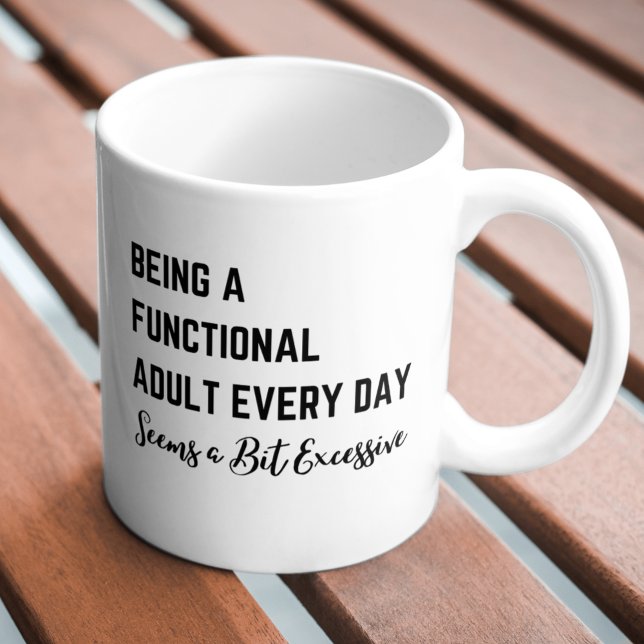 Att vara en funktionsduglig Vuxen varje dag verkar Jumbo Mugg (Being a Functional Adult Everyday Seems a Bit Exce Giant Coffee Mug)