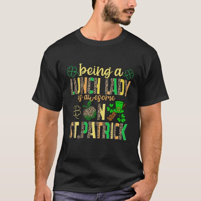 Att vara en Lunch Dam är Fantastisk på St Patrick  T Shirt (Framsida)
