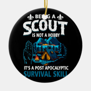 Att vara en scout är inte en hobby som är en pocal julgransprydnad keramik
