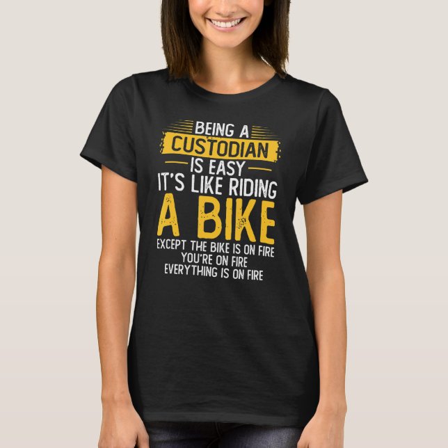 Att vara en Städning förvaringsinstitutsredaktör T Shirt (Framsida)