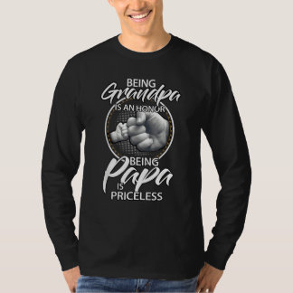 Att vara farfar är en ära, att vara pappa är ovärd t shirt