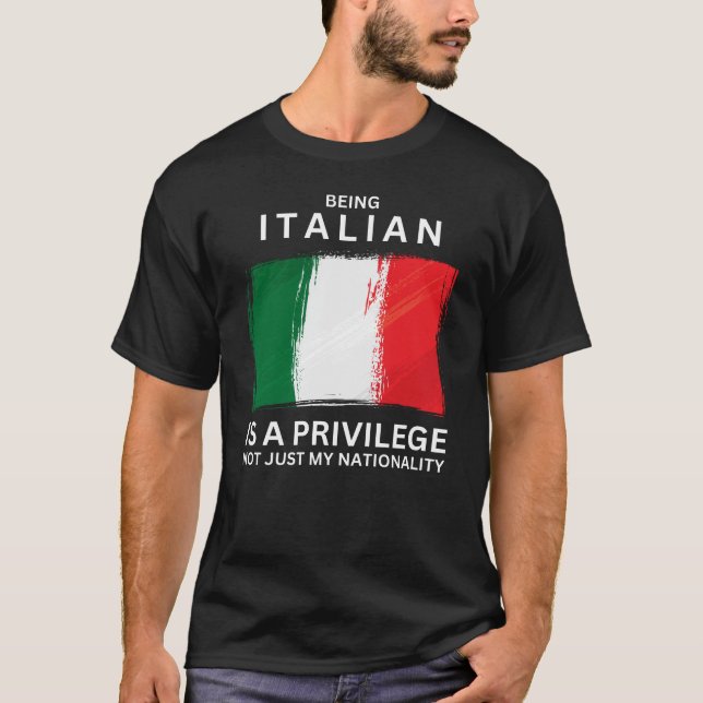 Att vara italienare är en privilegium t shirt (Framsida)