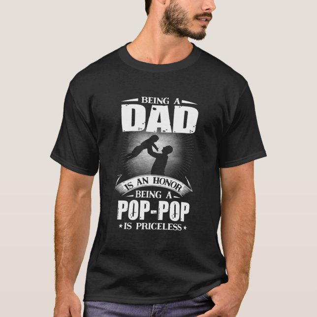 Att vara Pappa är en ära att vara en poppost är en T Shirt (Framsida)