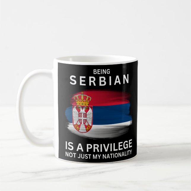 Att vara serbisk är en privilegium kaffemugg (Vänster)