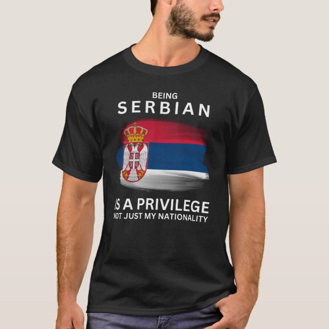 Att vara serbisk är en privilegium t shirt (Framsida)