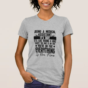 Att Vara Sjukvårdsassistent Är Lätt T Shirt