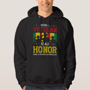 Att vara veteran är en ära att vara farfar är Pri Hoodie