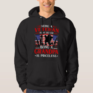 Att vara veteran är en ära Att vara farfar är Pri Hoodie