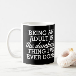 Att vara vuxen är det dummaste sak jag har gjort kaffemugg