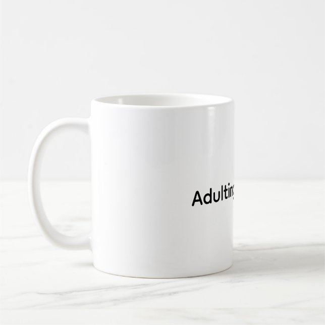 Att vara vuxen är en bluff rolig kaffemugg (Vänster)