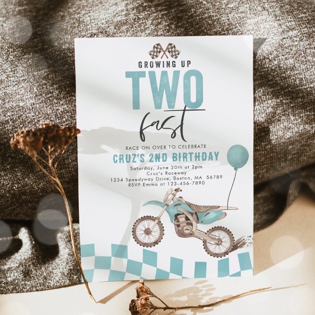 Att växa upp två blåa, blå, bike Boy Birthday Inbjudningar (Skapare uppladdad)