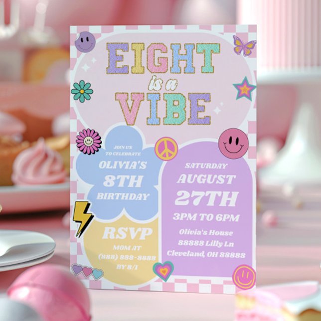 Åtta är en Vibe Preppy Patch 8:e Födelsedagsfesten Inbjudningar (Skapare uppladdad)