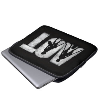 Attack on Titan AOT Silhouette Grunge Laptop Sleev Fodral