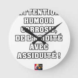 ATTENTION, HUMOUR CORROSIF, DE L'ACIDITÉ... RUND KLOCKA