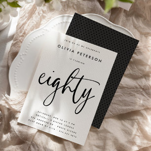 Åttio   Modern B&W 80:e Födelsedagsfest-typografi Inbjudningar