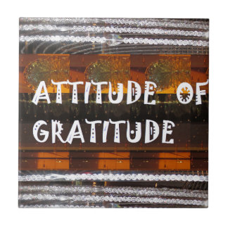 ATTITUDE of Gratitude Text Wisdom Ord Kakelplatta