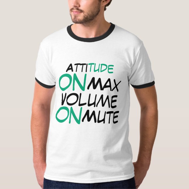 Attityd på max, volym på tyst - fet minimalistisk t shirt (Framsida)