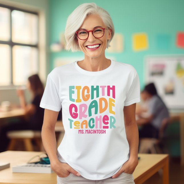 Åttonde Klass-lärarfärgad Retro-text T Shirt (Skapare uppladdad)