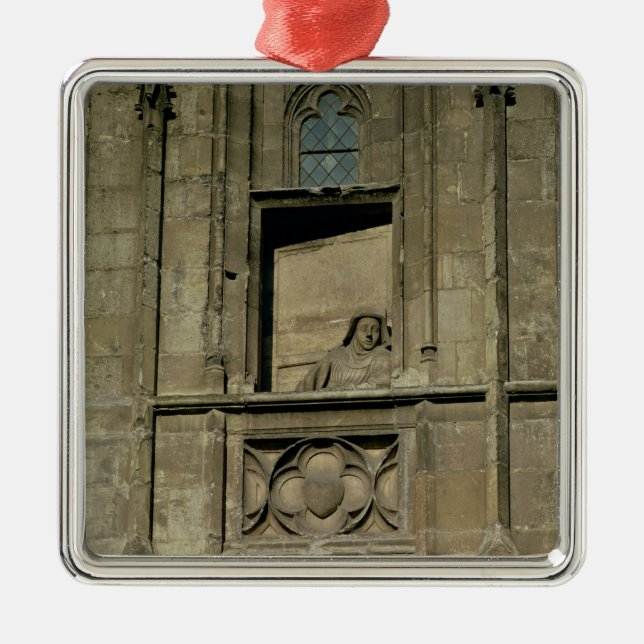 Attrappfönster i hänryckafacaden med en figur julgransprydnad metall (Framsidan)