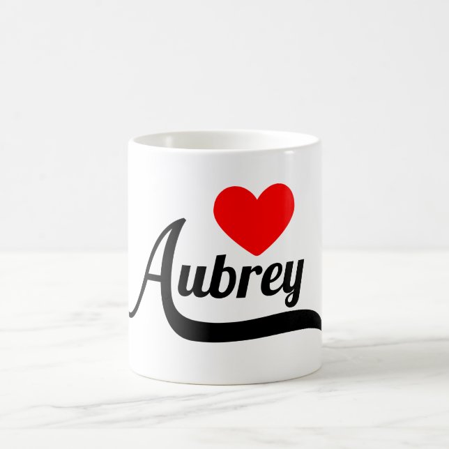 Aubrey Kaffemugg (Center)