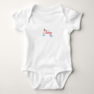 Aubrey med fjäril och moln t shirt