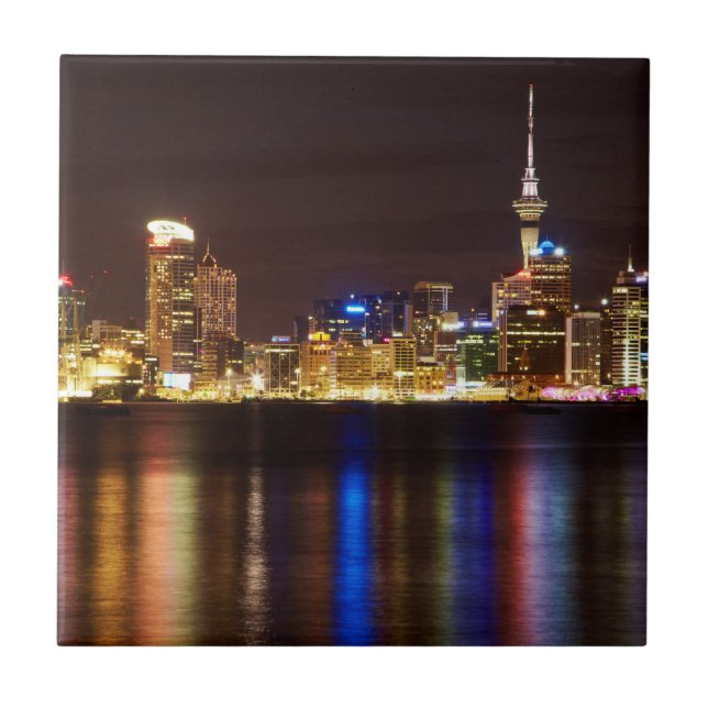 Aucklands stadslandskap nattetid kakelplatta (Framsidan)