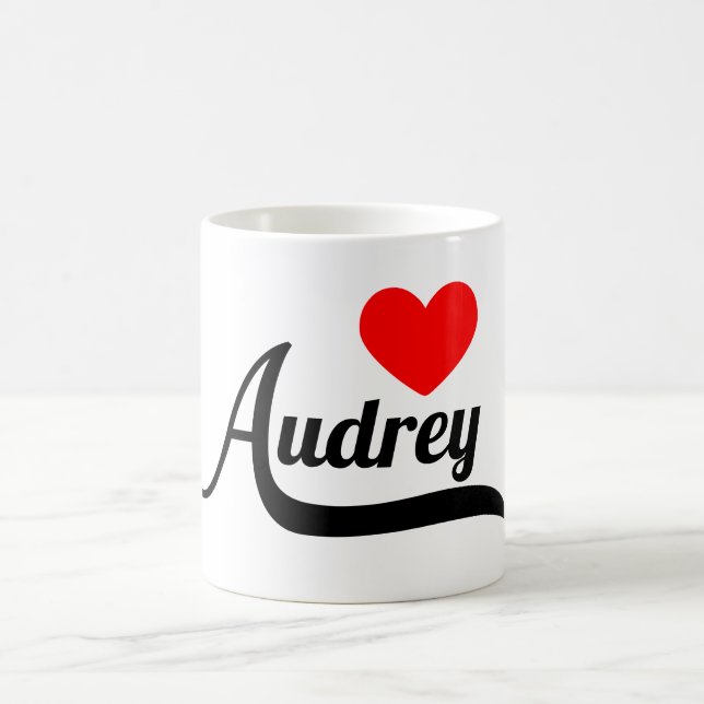 Audrey Kaffemugg (Center)