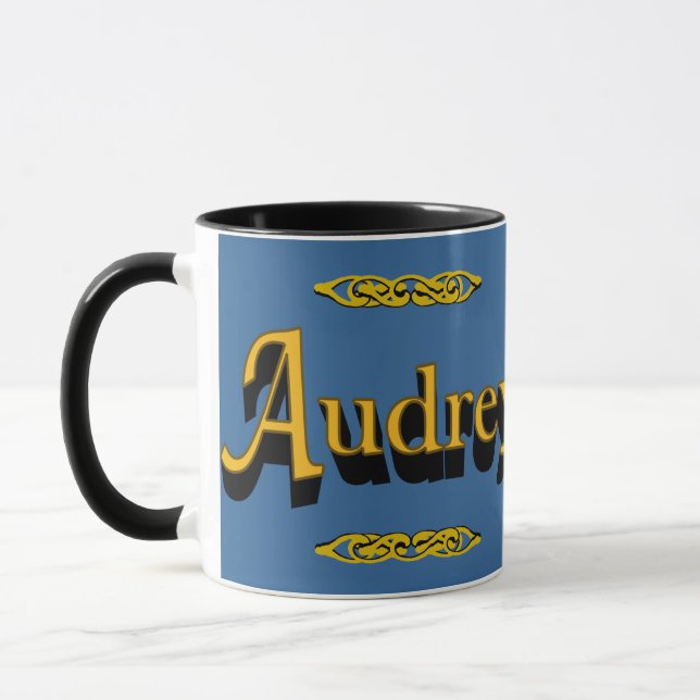 Audrey Mugg (Vänster)