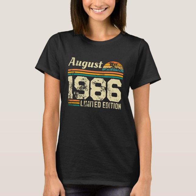 August Födelsedag Anpassat År T Shirt (Framsida)