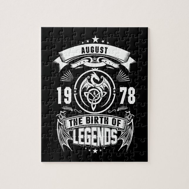 August Gift | 1978 Legendarnas födelse Pussel (Vertikal)