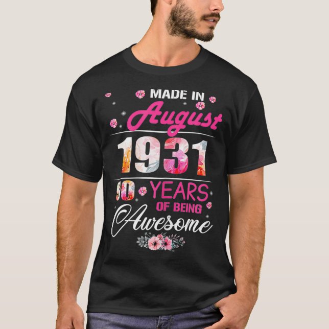 August Girls 1931 Birthday Gift 90 Years Old Made T Shirt (Framsida)