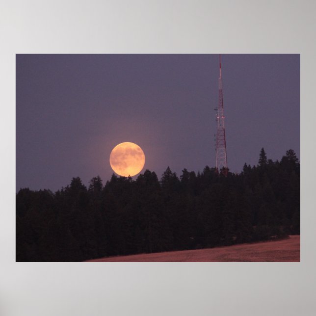 August Supermoon over Paradise Ridge Poster (Framsidan)