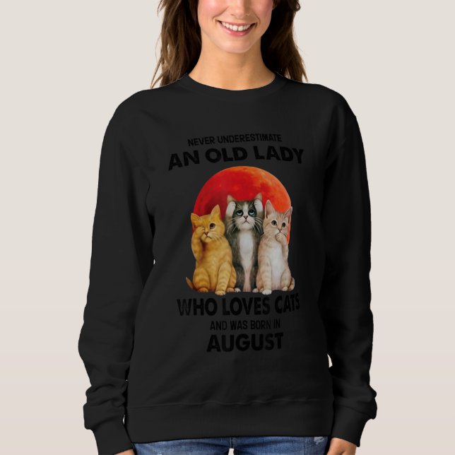 August underskatta aldrig en gammal Dam som Kärlek T Shirt (Framsida)