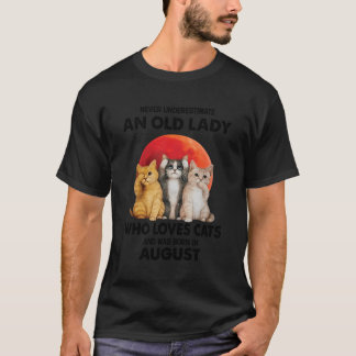 August underskatta aldrig en gammal Dam som Kärlek T Shirt