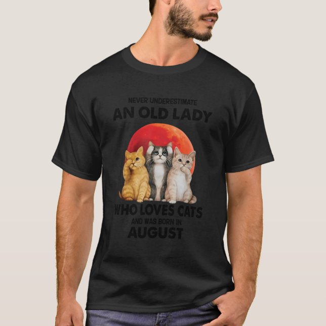 August underskatta aldrig en gammal Dam som Kärlek T Shirt (Framsida)