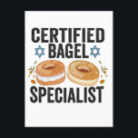 Auktoriserad Bagel Specialist Funny Jewish Hanukka Vykort<br><div class="desc">hanukkah, passerande, iddisch, chanukah, jewant, menorah, jew, gift, födelsedags, bagel</div>